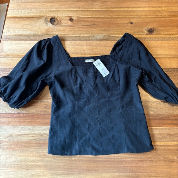 Abercrombie black corset style top with puff sleeve - Picture 4 of 4
